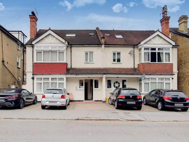 Flat for sale in London Borough of Croydon, Greater London