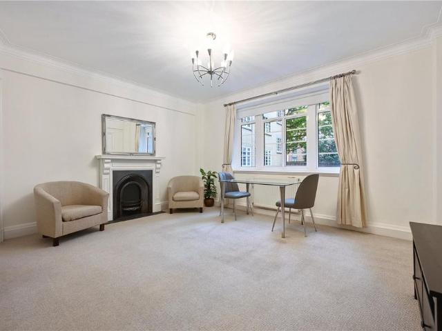 Flat for sale in Kensington, Greater London