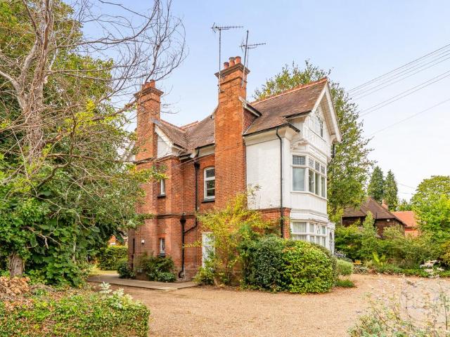 Flat for sale in Holloway Hill, Fole