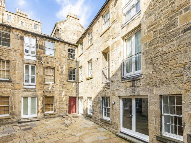 Flat for sale in Old Town, Scotland