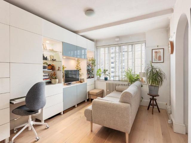 Flat for sale in Shepherd's Bush, Greater London