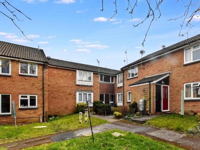 Flat for sale in Chawton, Bolton Low Houses