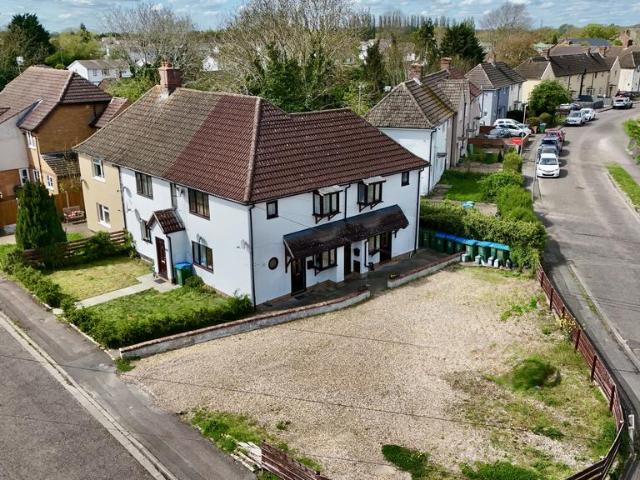 Flat for sale in Southcourt, Aylesbury