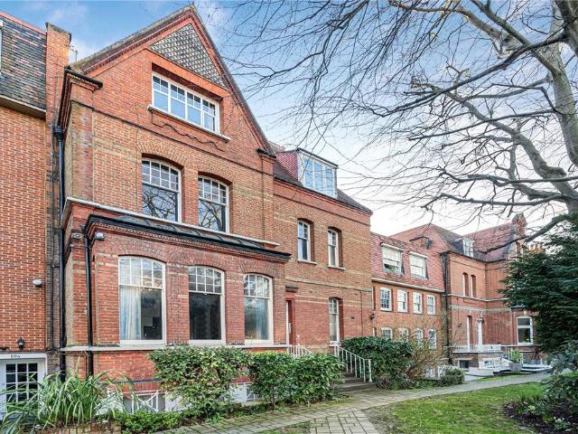 Flat for sale in Putney, Greater London