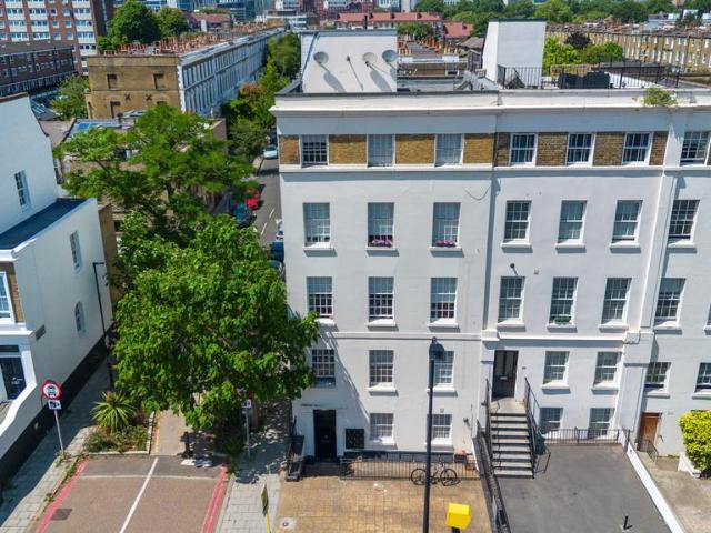 Flat for sale in Oval, Greater London
