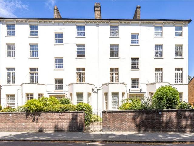 Flat for sale in Stockwell, Greater London