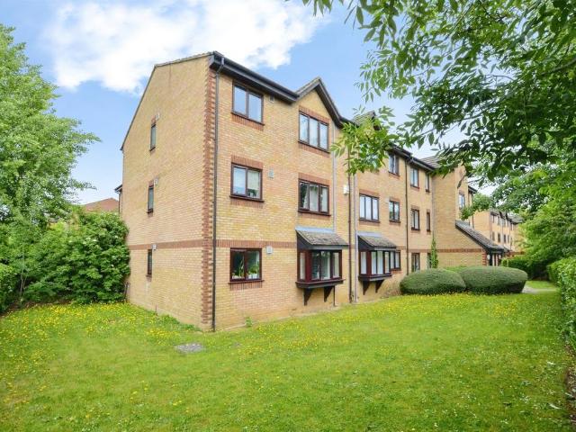 Flat for sale in North Watford