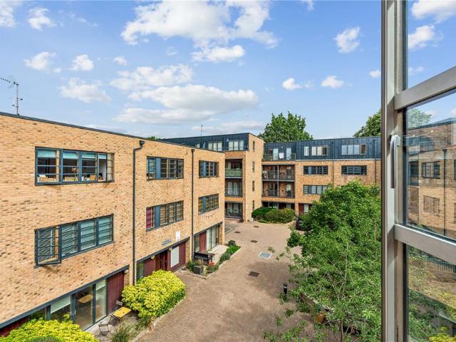 Flat for sale in Islington, Greater London