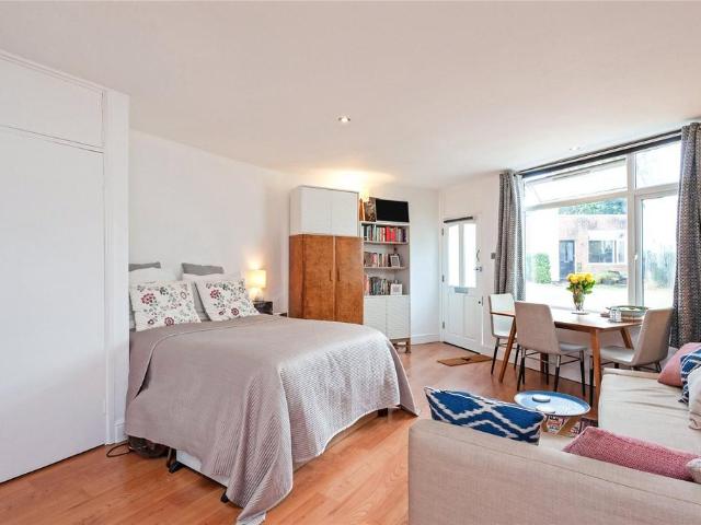 Flat for sale in London Borough of Lambeth, Greater London