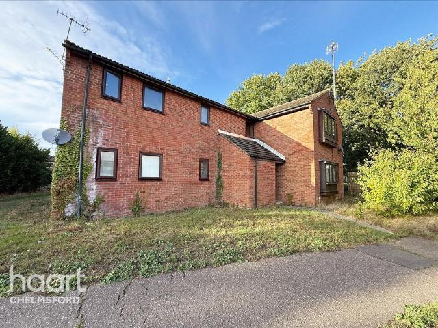 Flat for sale in Chancellor Park, Chelmsford