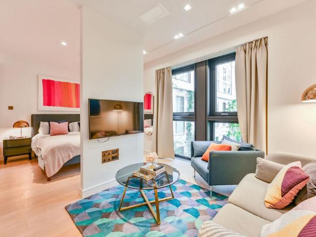 Flat for sale in St Clement Danes, Greater London