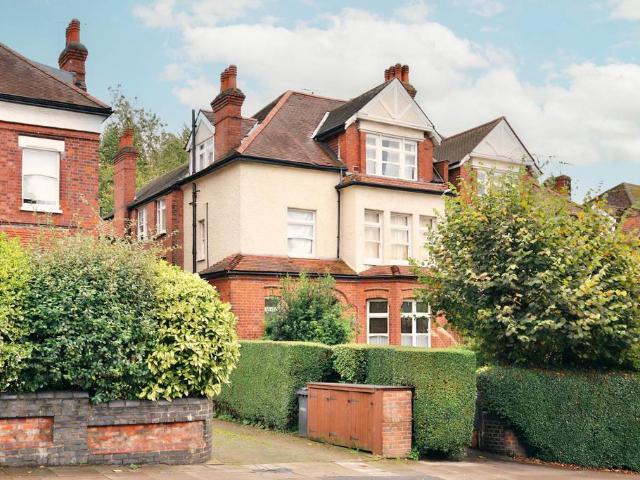 Flat for sale in Shepherd's Hill, Crouch End