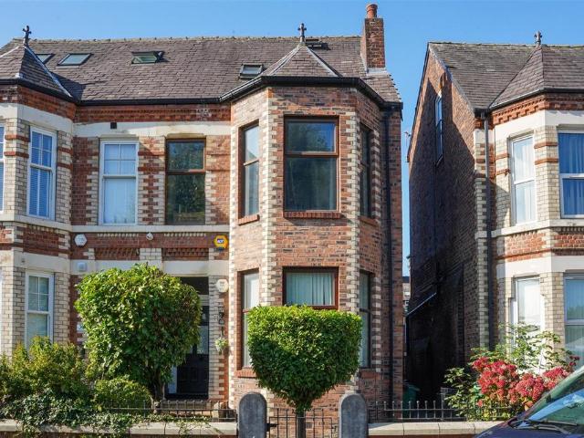 Flat for sale in Chorlton-cum-Hardy, Manchester