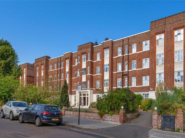 Flat for sale in Belsize Park, Greater London