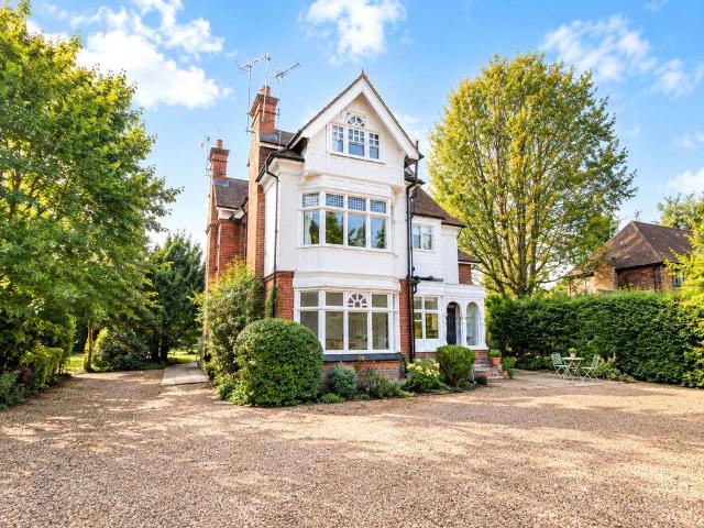Flat for sale in Holloway Hill, Waverley