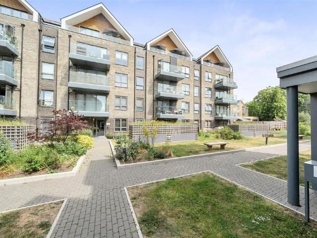 Flat for sale in Surbiton, Isle Of Man