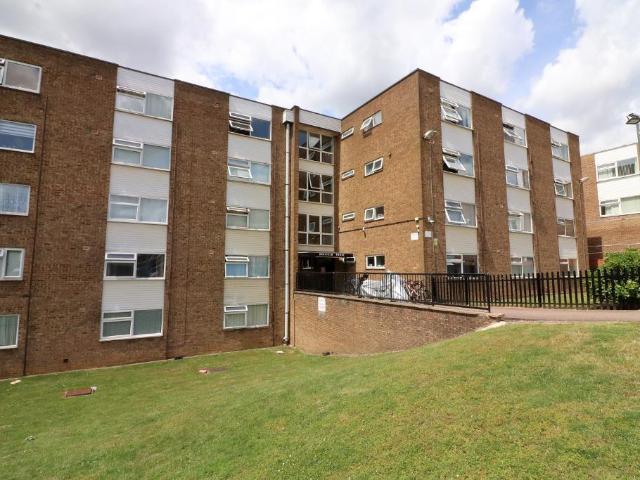 Flat for sale in Stopsley, Luton