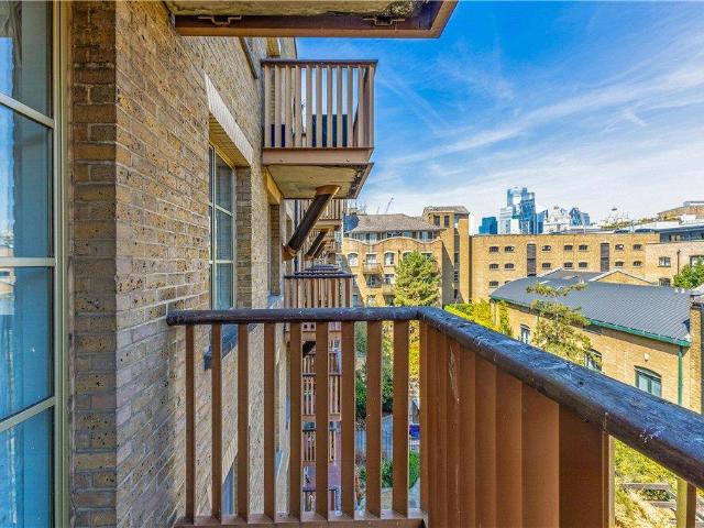 Flat for sale in Bermondsey, Greater London