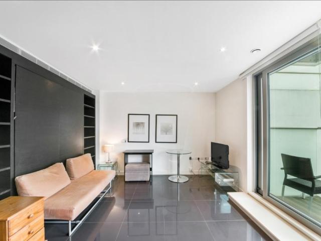 Flat for sale in Isle Of Dogs, Greater London