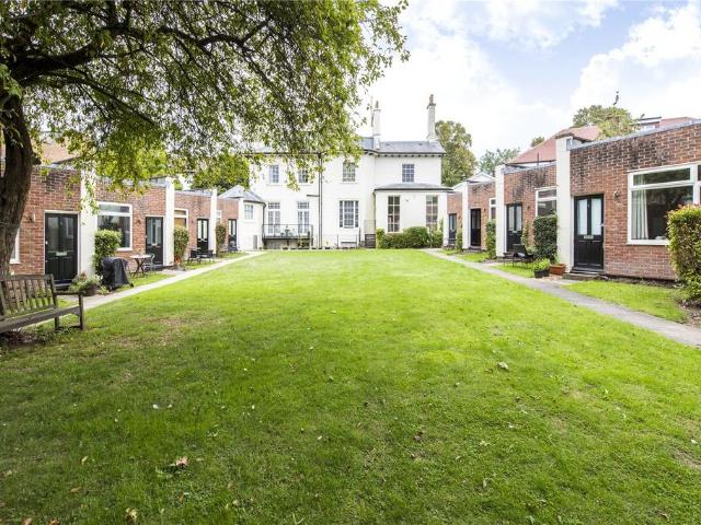 Flat for sale in Streatham Hill, Greater London