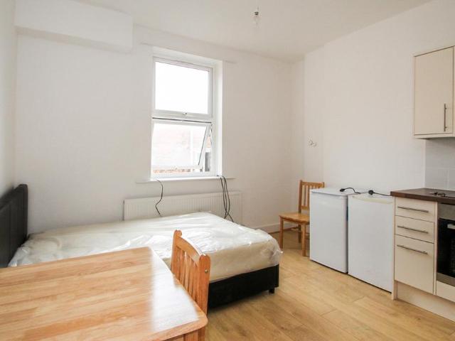 Flat for sale in Holloway, Lower Holloway
