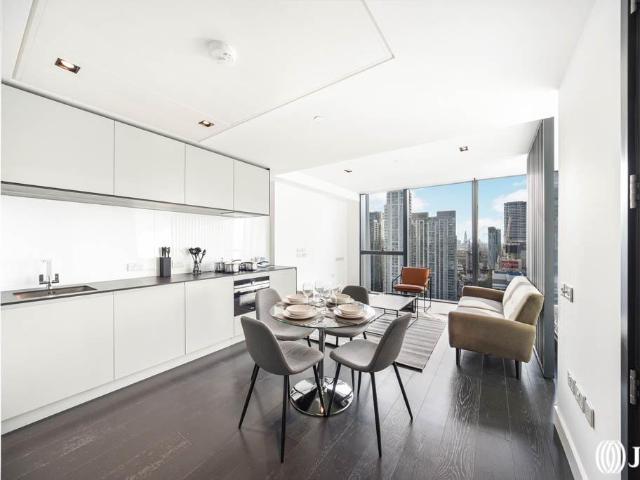Flat for sale in Isle Of Dogs, Greater London