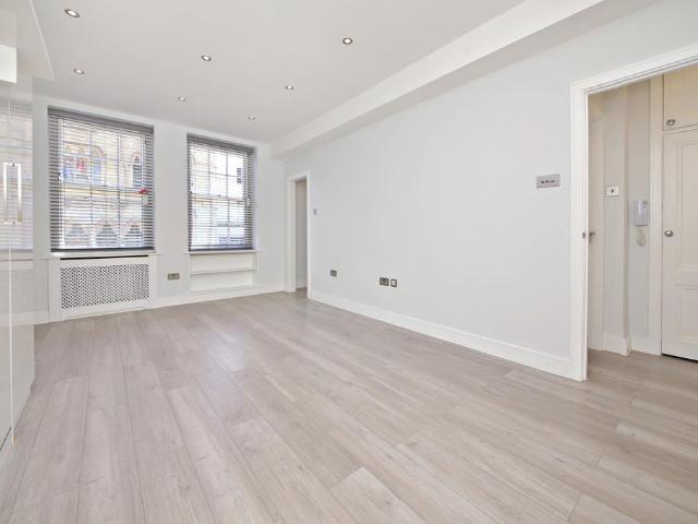 Flat for sale in City of Westminster, Greater London