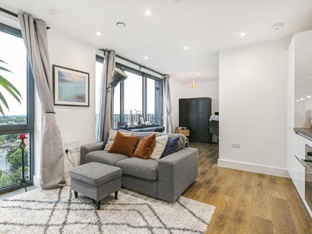 Flat for sale in Birch Green, Lower Halliford