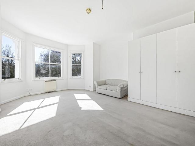 Flat for sale in Belsize Park, Greater London
