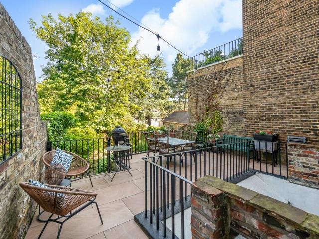 Flat for sale in Belsize Park, Greater London