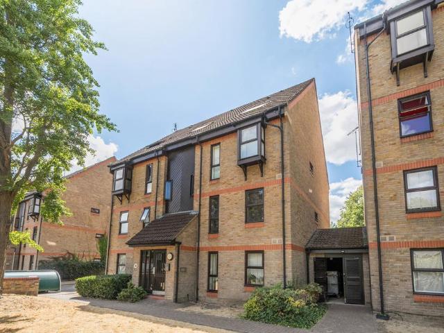 Flat for sale in Blackheath Royal Standard, Greater London