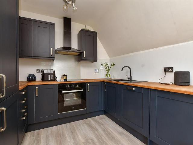Flat for sale in Carshalton Beeches, Isle Of Man