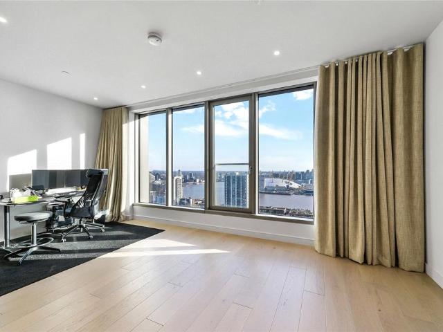 Flat for sale in Canary Wharf, Isle Of Man