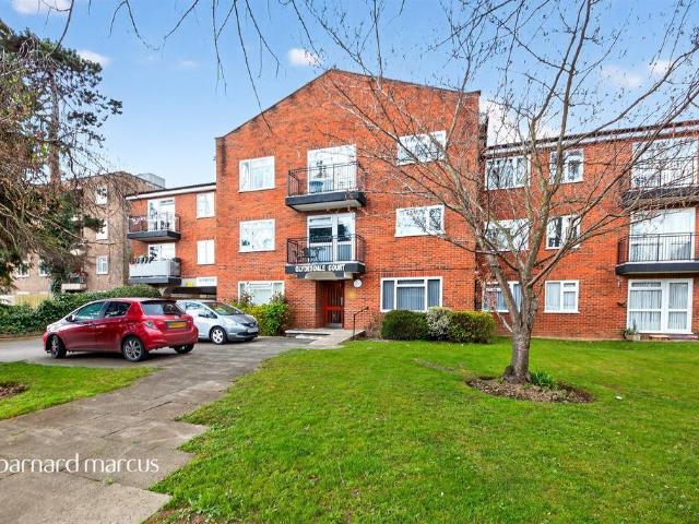 Flat for sale in Whetstone, Oakleigh Park