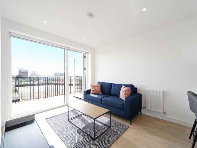 Flat for sale in London Borough of Ealing, Greater London
