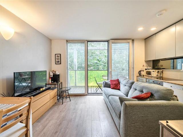 Flat for sale in Hornsey, Greater London