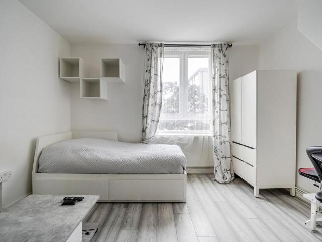 Flat for sale in Aylesbury Estate, Greater London