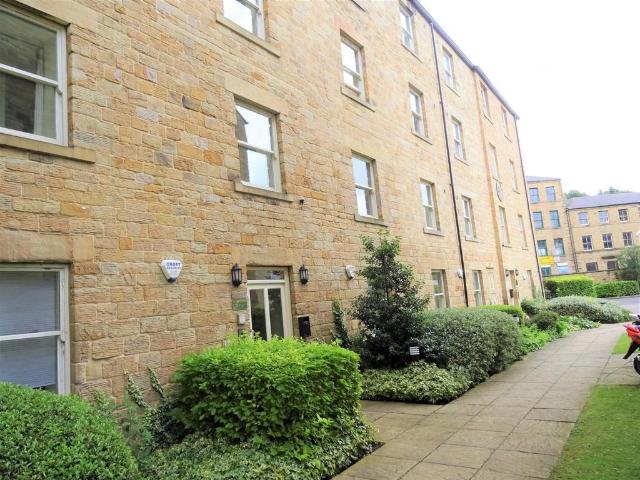 Flat for sale in Dewsbury, Kirklees