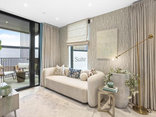 Flat for sale in East Greenwich, Greater London