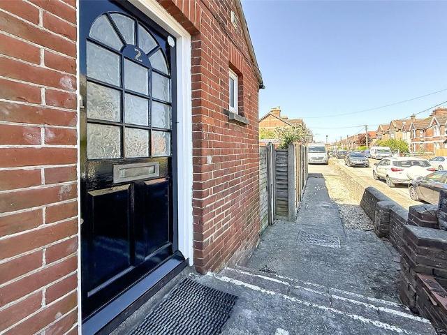 Flat for sale in Littlehampton, Arun