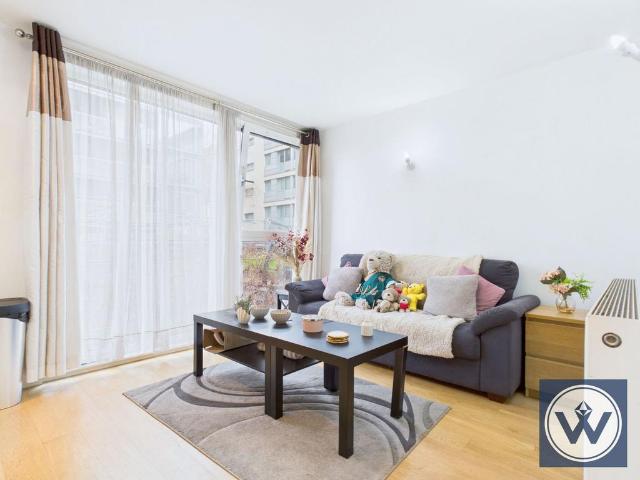 Flat for sale in Hayes, Greater London