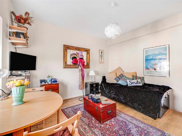 Flat for sale in Notting Hill, Greater London
