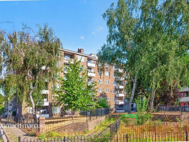 Flat for sale in Camberwell, Greater London