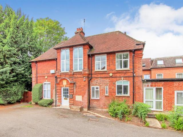 Flat for sale in Arbury, Cambridgeshire