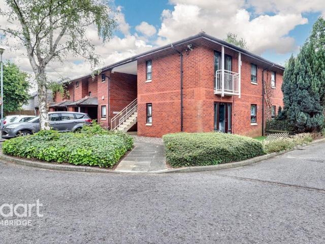 Flat for sale in Chesterton, Arbury