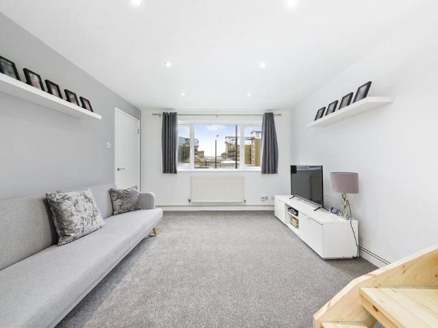 Flat for sale in St. George in the East, Greater London