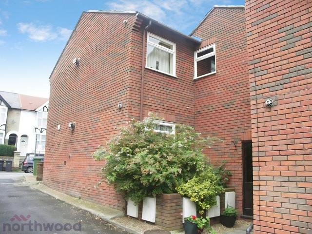 Flat for sale in Totteridge, Cressex