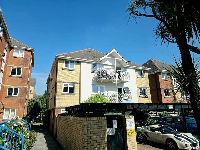 Flat for sale in Nangreaves, Wales