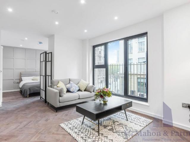 Flat for sale in Aldgate, Lyons