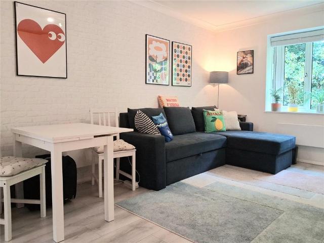Flat for sale in New Barnet, Greater London